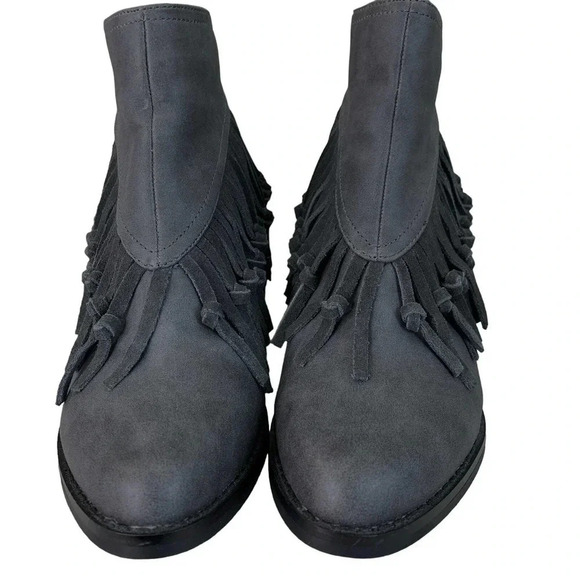 Sbicca Vintage Collection Women's Gray Fringe Ankle Boots Size 7 Faux Leather - Picture 4 of 16